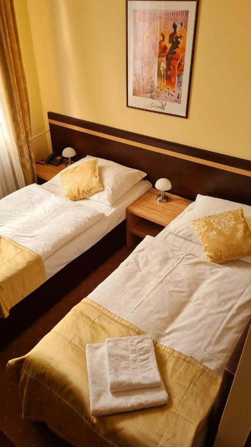 Hotel Cierny Orol Rožňava Zewnętrze zdjęcie