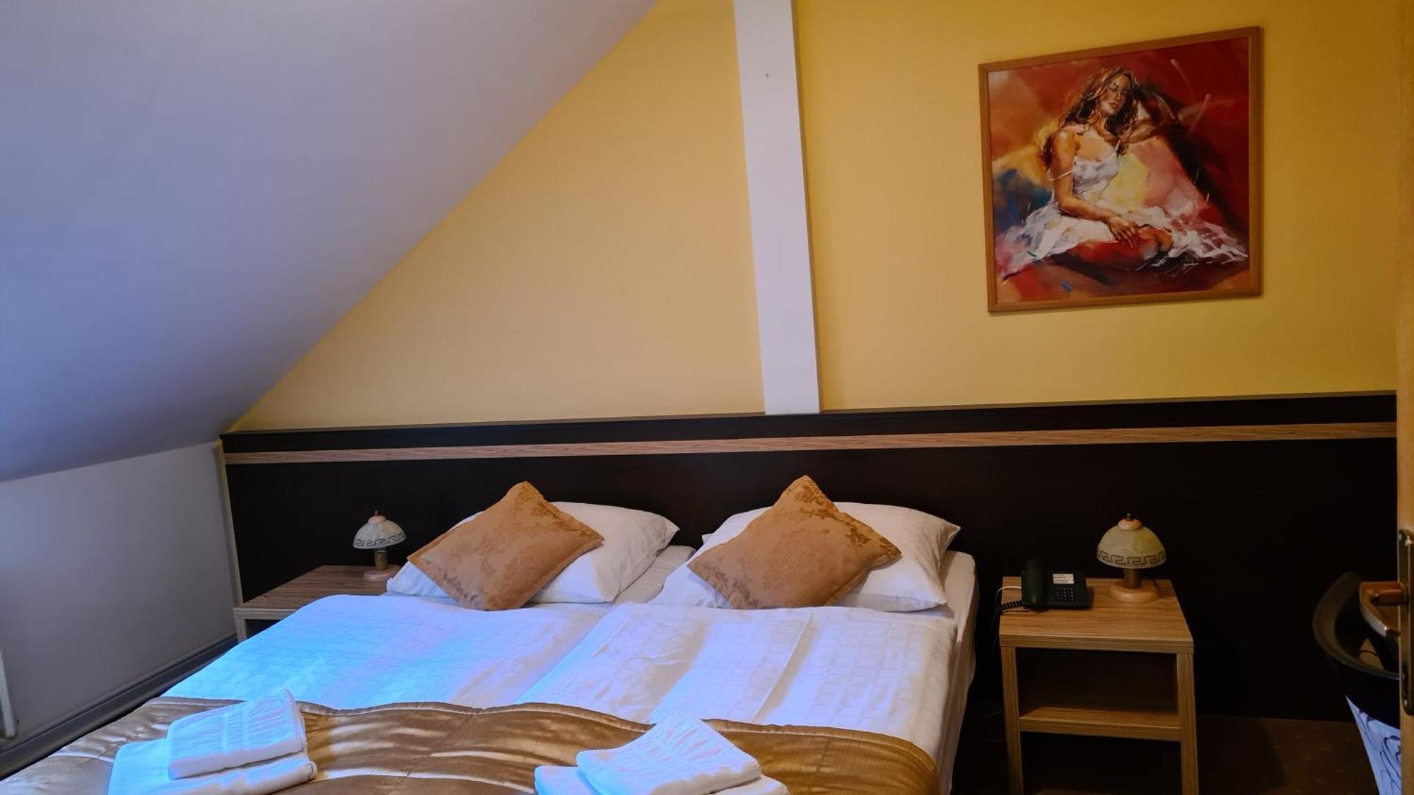 Hotel Cierny Orol Rožňava Zewnętrze zdjęcie
