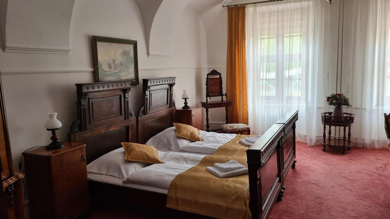 Hotel Cierny Orol Rožňava Zewnętrze zdjęcie