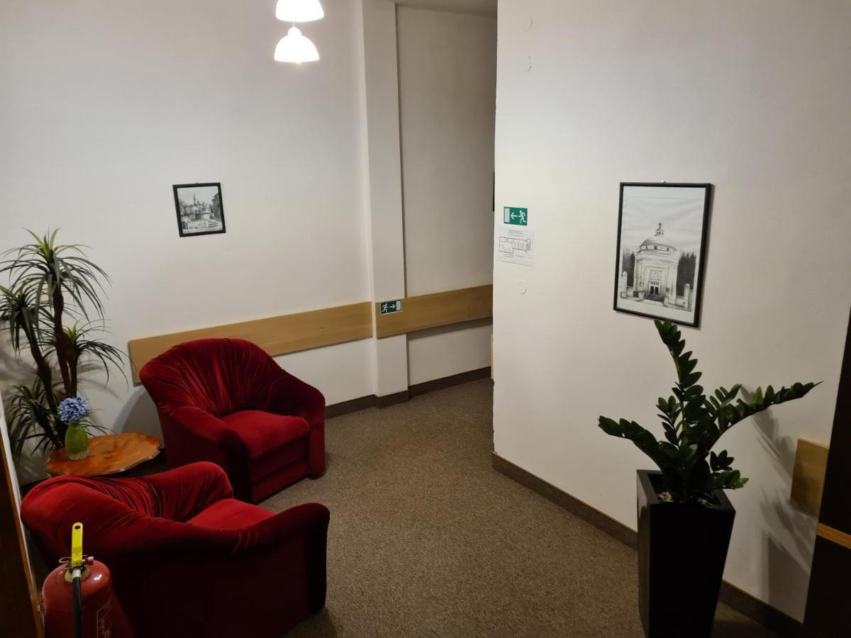 Hotel Cierny Orol Rožňava Zewnętrze zdjęcie